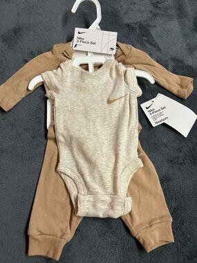Nike Newborn 3-Piece One-Piece Set in Cream and Tan